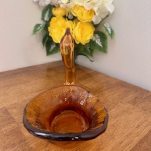 Vintage Amber Hand-Blown Glass Swan Candy or Trinket Dish – Mid-Century Elegance - Picture 4 of 6